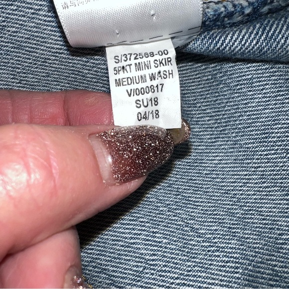 GAP Denim Patchwork Distressed Medium Wash Mini Skirt NWT Sz 27 - Picture 9 of 13